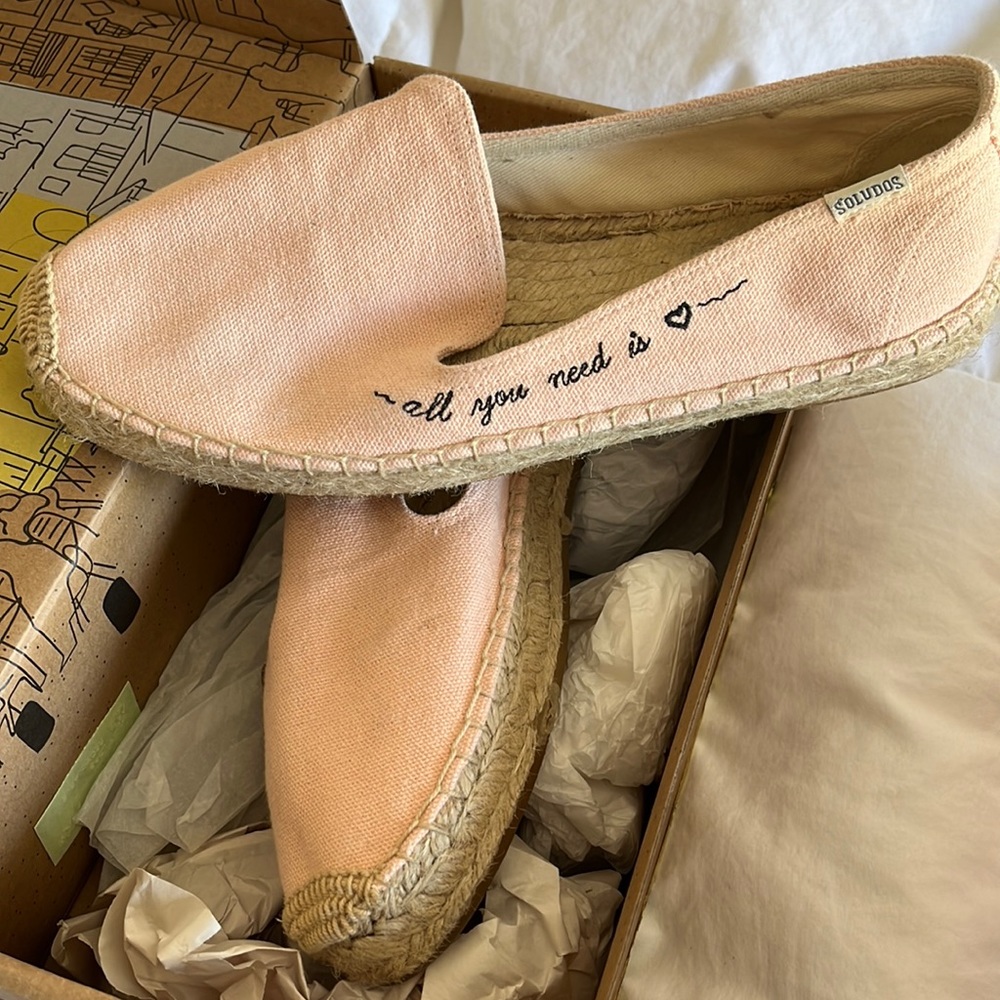 Solids espadrilles “all you need is love”